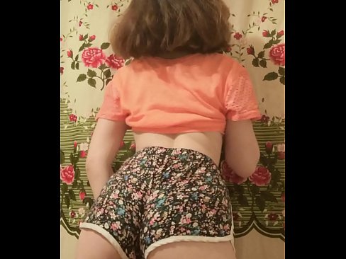 ❤️ Giovane pupa sexy fa uno striptease riprendendo i suoi pantaloncini alla telecamera ☑ Porno al it.91sesex101.top ❌❤