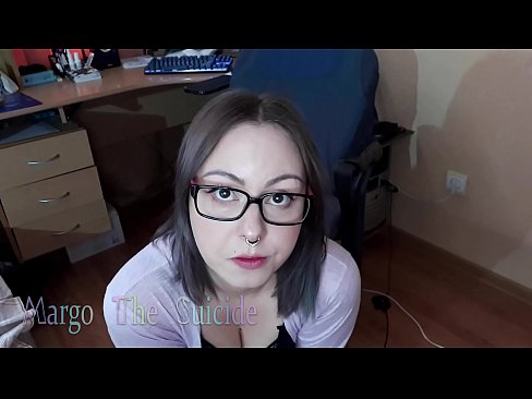 ❤️ Ragazza sexy con gli occhiali succhia il dildo profondamente sulla macchina fotografica ☑ Porno al it.91sesex101.top ❌❤